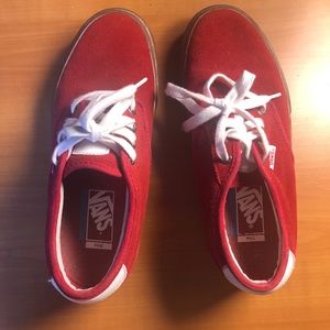 Women’s 8 men’s 6.5  red vans. In great condition.